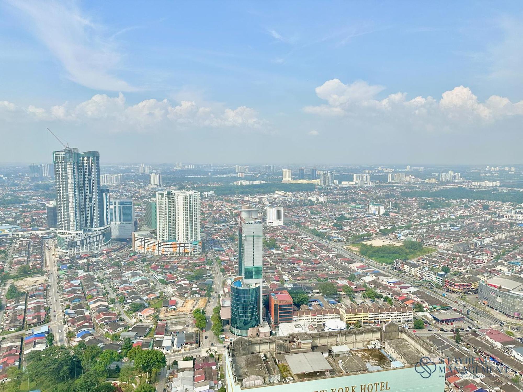 Setia Sky 88 With Sunset View By Stayrene Apartemen *