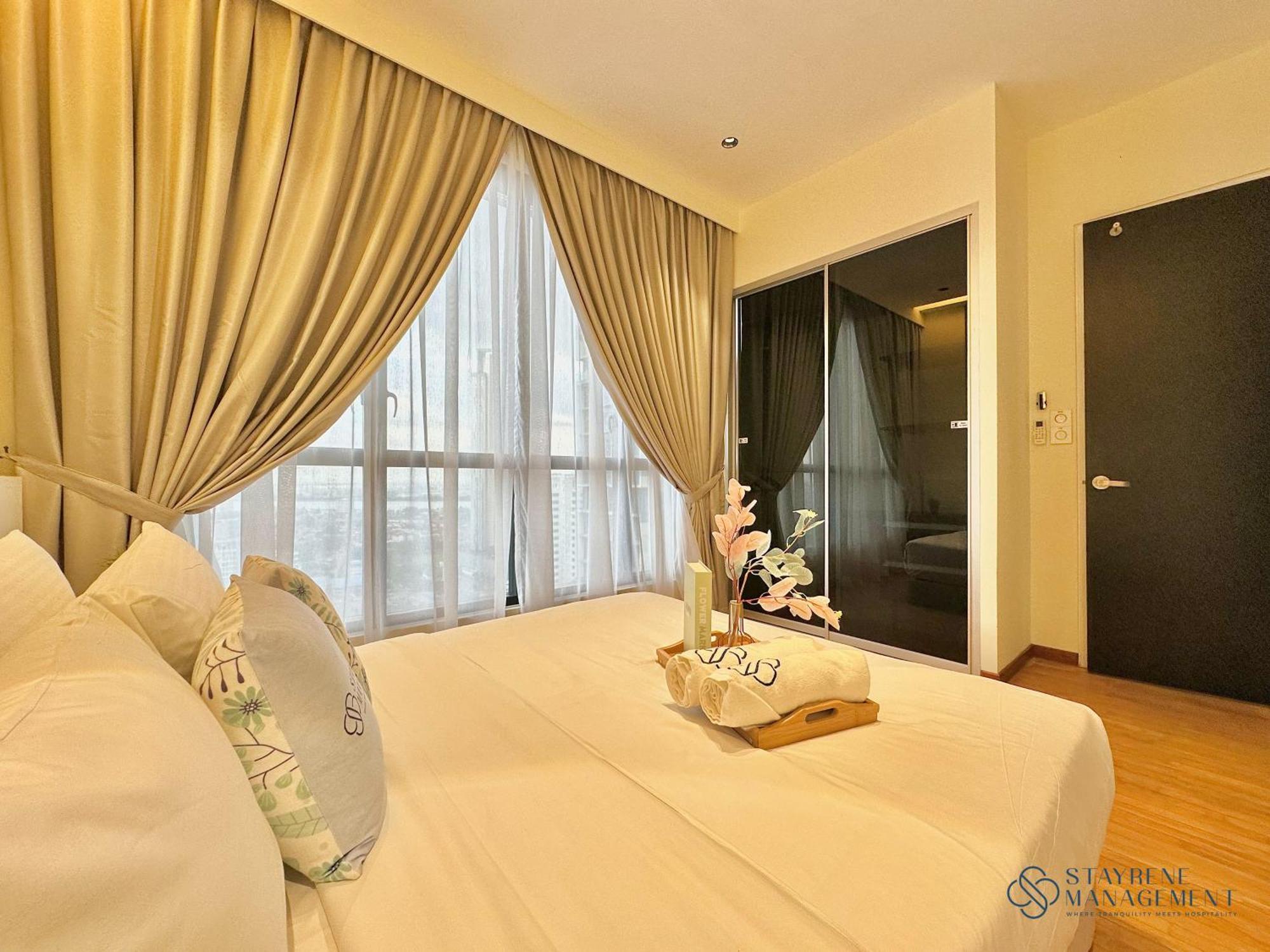 Setia Sky 88 With Sunset View By Stayrene Apartemen *
