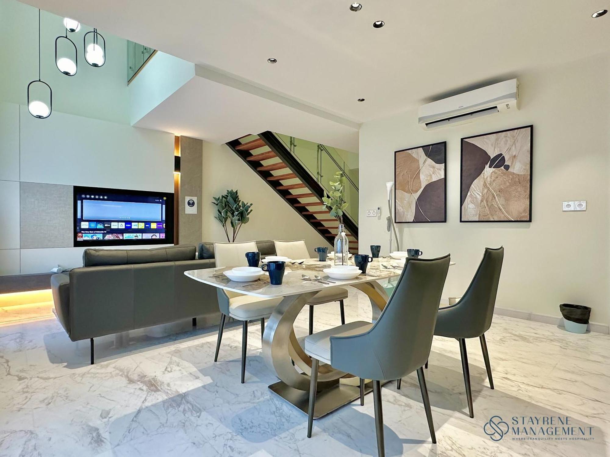 Apartemen Setia Sky 88 With Sunset View By Stayrene *