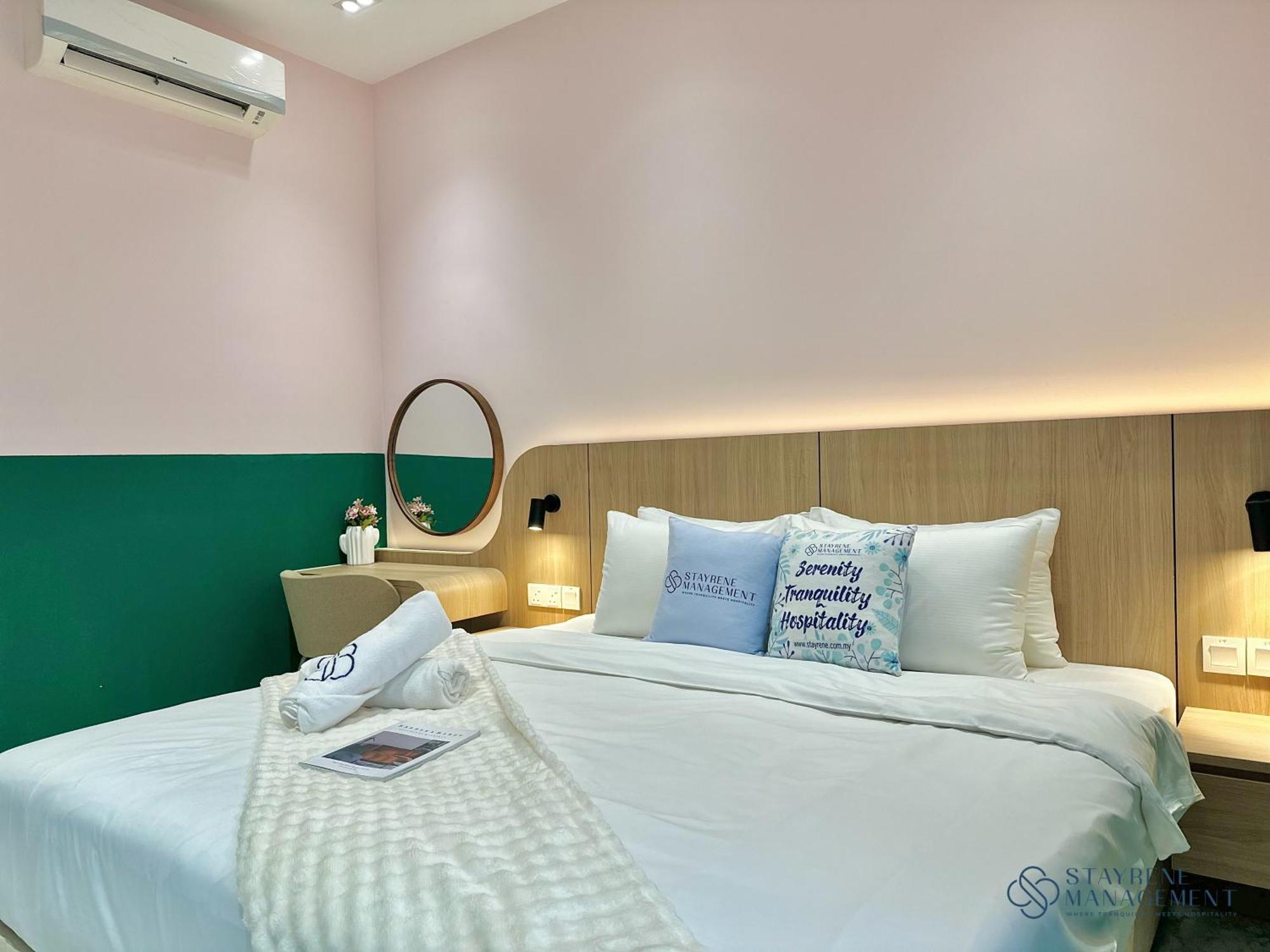 Setia Sky 88 With Sunset View By Stayrene Apartemen *