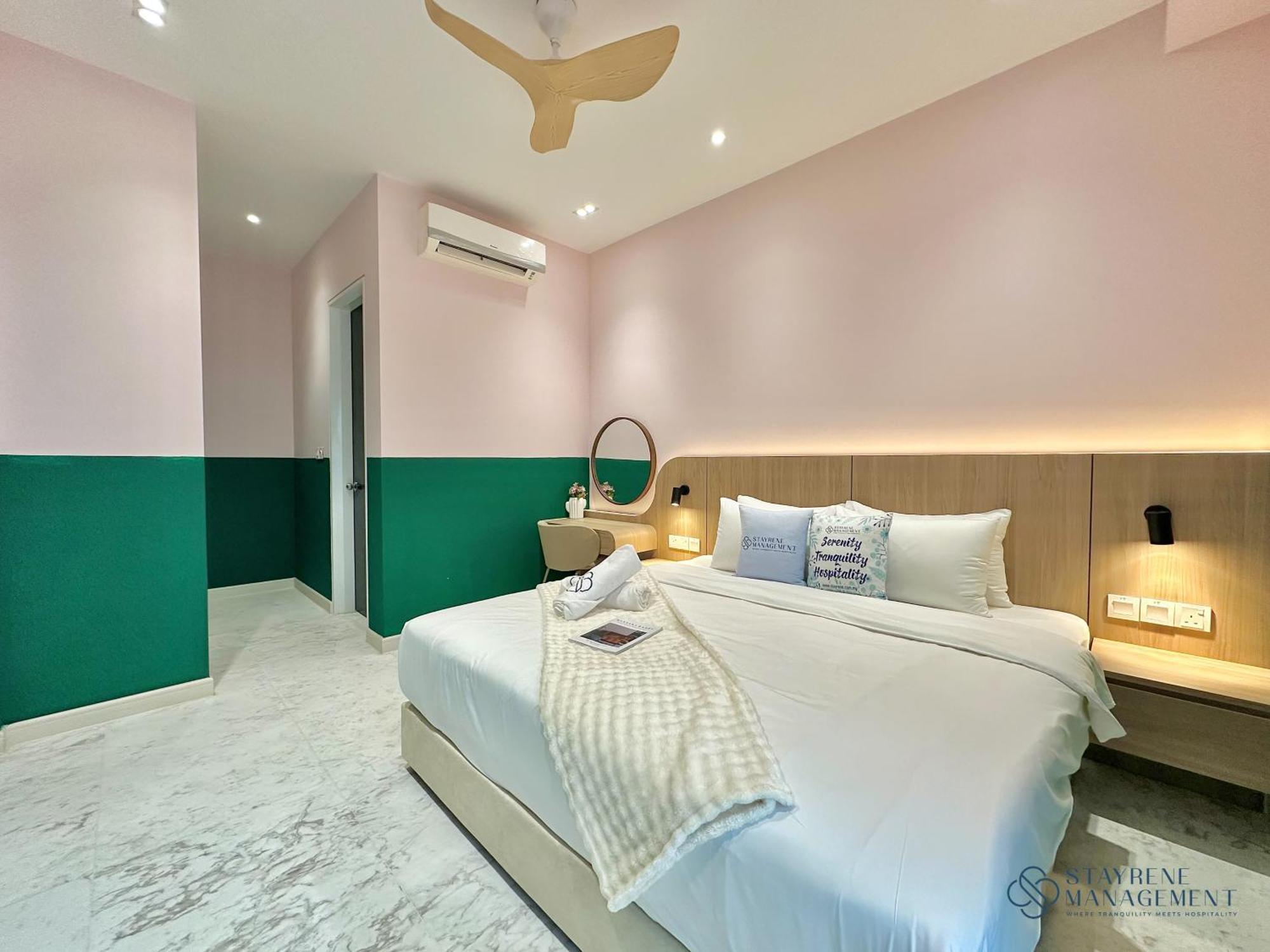 Setia Sky 88 With Sunset View By Stayrene Apartemen